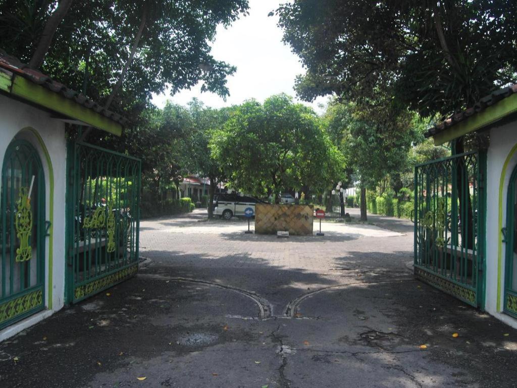 Sadinah Sahid Josodipuro Hotel Colomadu Exteriör bild