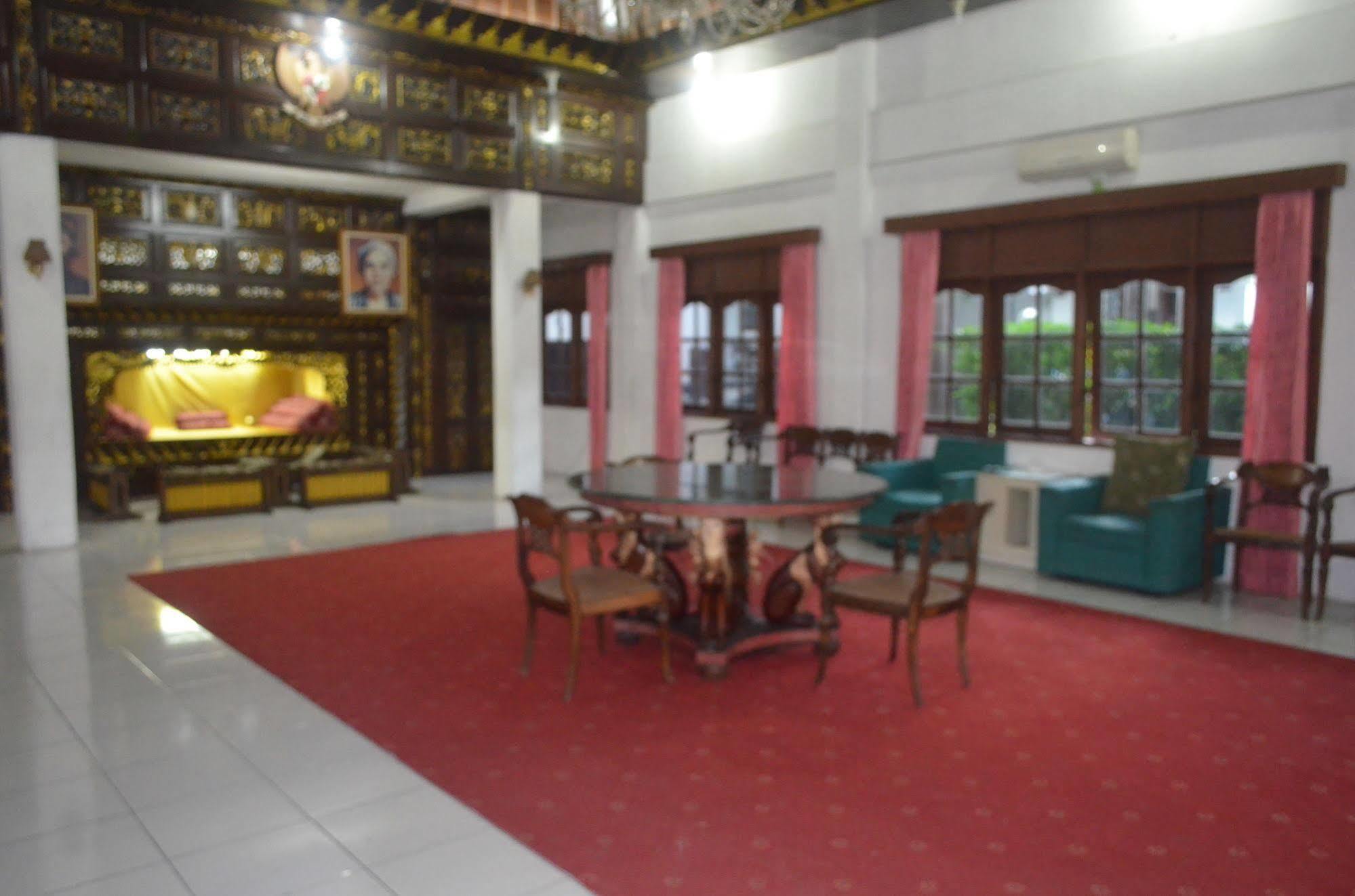 Sadinah Sahid Josodipuro Hotel Colomadu Exteriör bild