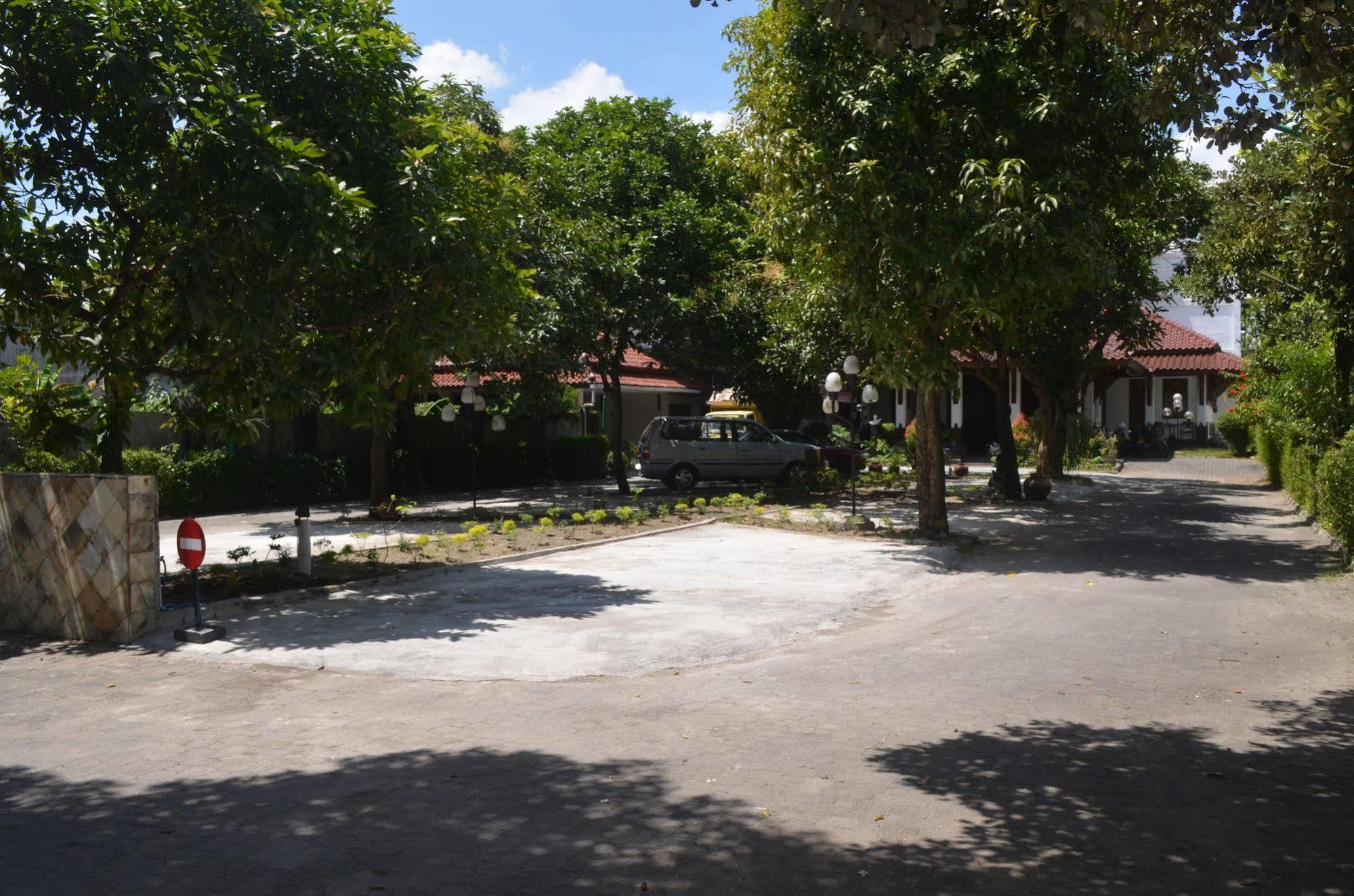 Sadinah Sahid Josodipuro Hotel Colomadu Exteriör bild