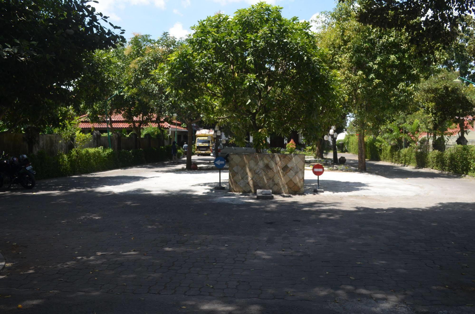 Sadinah Sahid Josodipuro Hotel Colomadu Exteriör bild