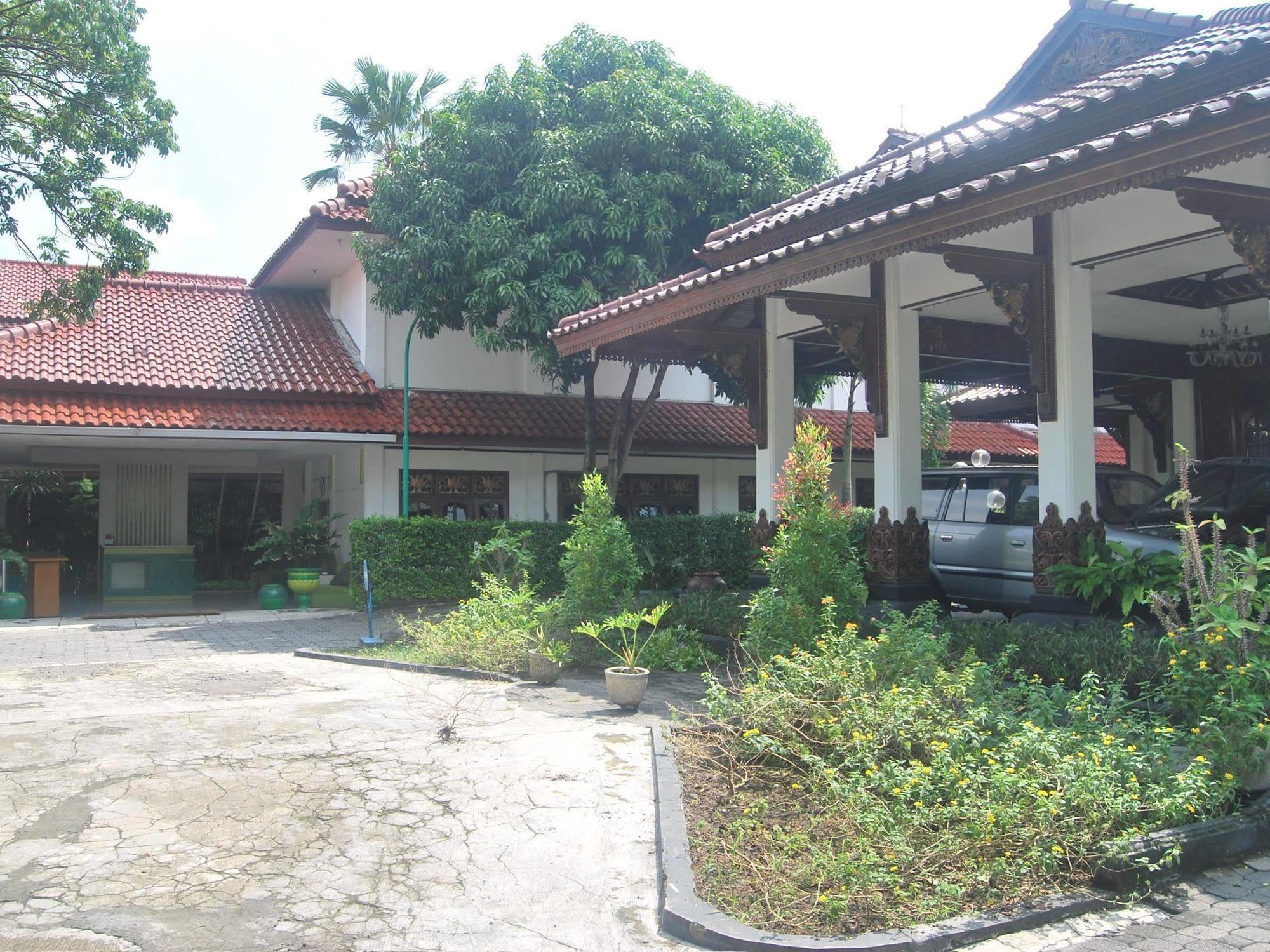 Sadinah Sahid Josodipuro Hotel Colomadu Exteriör bild