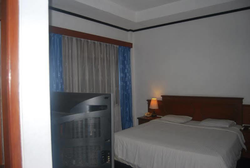Sadinah Sahid Josodipuro Hotel Colomadu Exteriör bild
